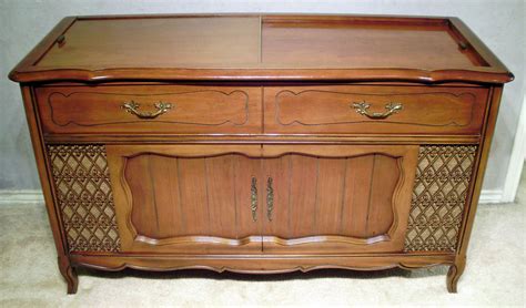 First solid state Imperial and first <b>stereo</b> to feature four 600 cycle exponential horns. . 1964 magnavox console stereo
